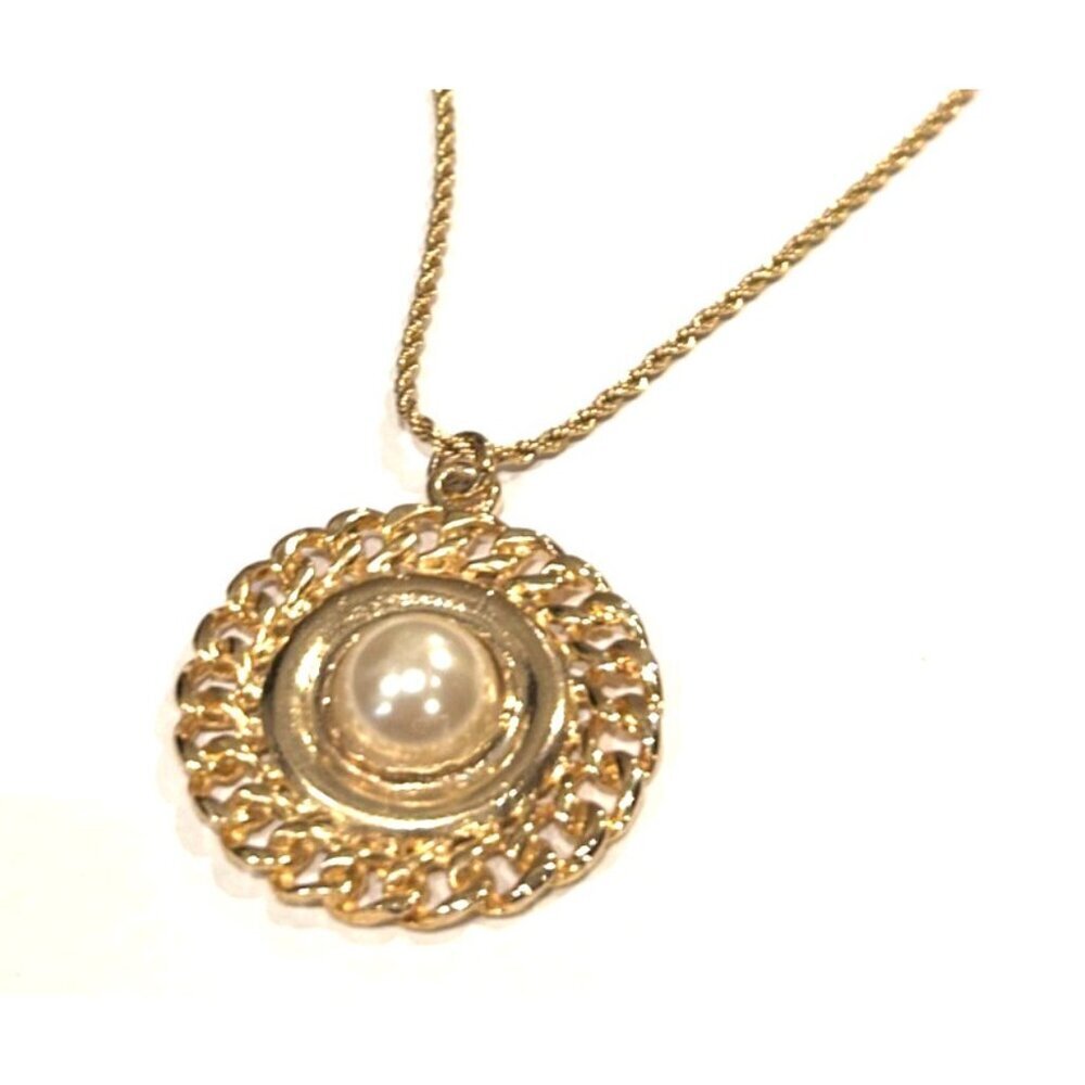 TRIFARI GOLD ROPE CHAIN ROUND MEDALLION FAUX PEARL PENDANT NECKLACE ROMANESQUE - Picture 4 of 9